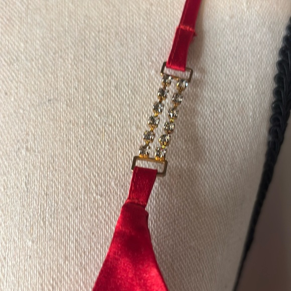 Silky red night gown - Picture 2 of 7